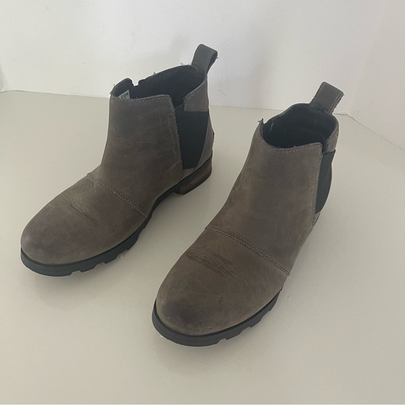 Sorel Women’s Emelie Chelsea Bootie - Picture 2 of 8